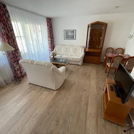 Haus Usedom Ferienwohnanlage Mit Fruehstuecks-restaurant Gegenueber Im Seeschloesschen Hotel 4*
