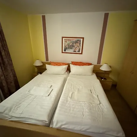 Haus Usedom Ferienwohnungen Mit Fruehstuecks-Restaurant Hotel 4*