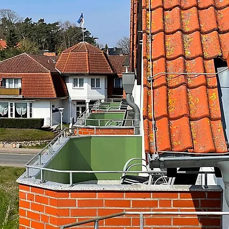 Haus Usedom Ferienwohnanlage Mit Fruehstuecks-restaurant Gegenueber Im Seeschloesschen Hotel 4*