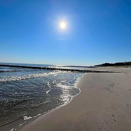 Haus Usedom Ferienwohnanlage Mit Fruehstuecks-restaurant Gegenueber Im Seeschloesschen Hotell