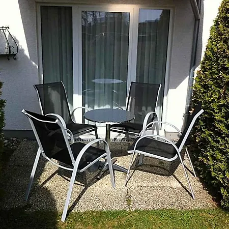 Haus Usedom Ferienwohnanlage Mit Fruehstuecks-restaurant Gegenueber Im Seeschloesschen