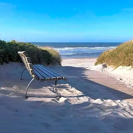 Haus Usedom Ferienwohnanlage Mit Fruehstuecks-restaurant Gegenueber Im Seeschloesschen 4*