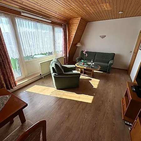 Haus Usedom Ferienwohnanlage Mit Fruehstuecks-restaurant Gegenueber Im Seeschloesschen Hotell