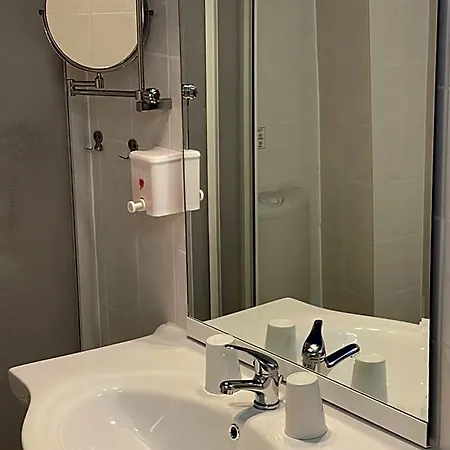 Hotel Haus Usedom Ferienwohnanlage Mit Fruehstuecks-restaurant Gegenueber Im Seeschloesschen 4*