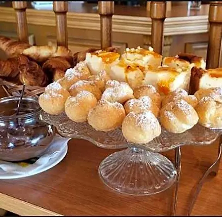 Haus Usedom Ferienwohnanlage Mit Fruehstuecks-restaurant Gegenueber Im Seeschloesschen Hotel Kolpinsee