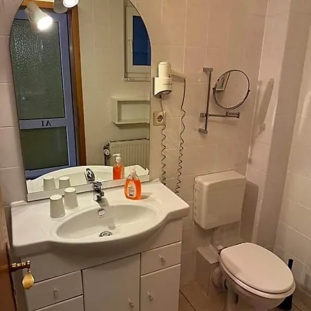 Haus Usedom Ferienwohnanlage Mit Fruehstuecks-restaurant Gegenueber Im Seeschloesschen 4*