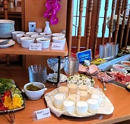Haus Usedom Ferienwohnanlage Mit Fruehstuecks-restaurant Gegenueber Im Seeschloesschen Hotel Kolpinsee