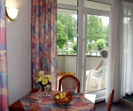 Haus Usedom Ferienwohnanlage Mit Fruehstuecks-restaurant Gegenueber Im Seeschloesschen Hotel Kolpinsee