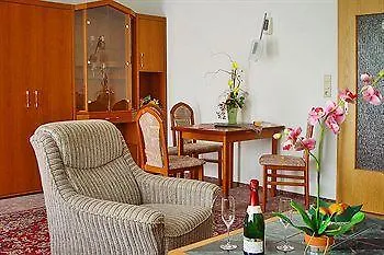 Haus Usedom Ferienwohnanlage Mit Fruehstuecks-restaurant Gegenueber Im Seeschloesschen 4* Kolpinsee