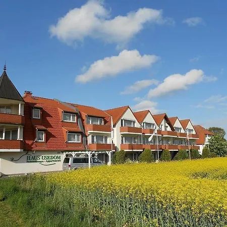 Haus Usedom Ferienwohnanlage Mit Fruehstuecks-restaurant Gegenueber Im Seeschloesschen Hotell 4*