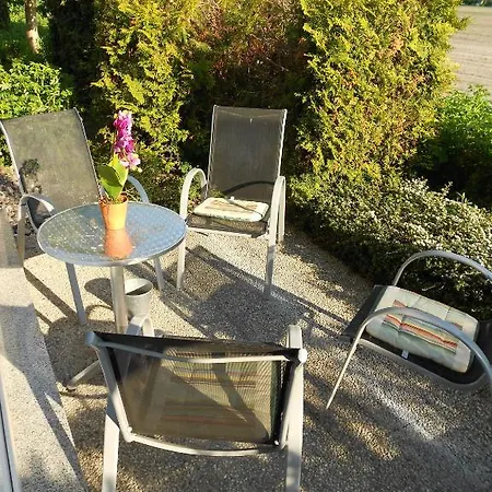 Haus Usedom Ferienwohnanlage Mit Fruehstuecks-restaurant Gegenueber Im Seeschloesschen Kolpinsee